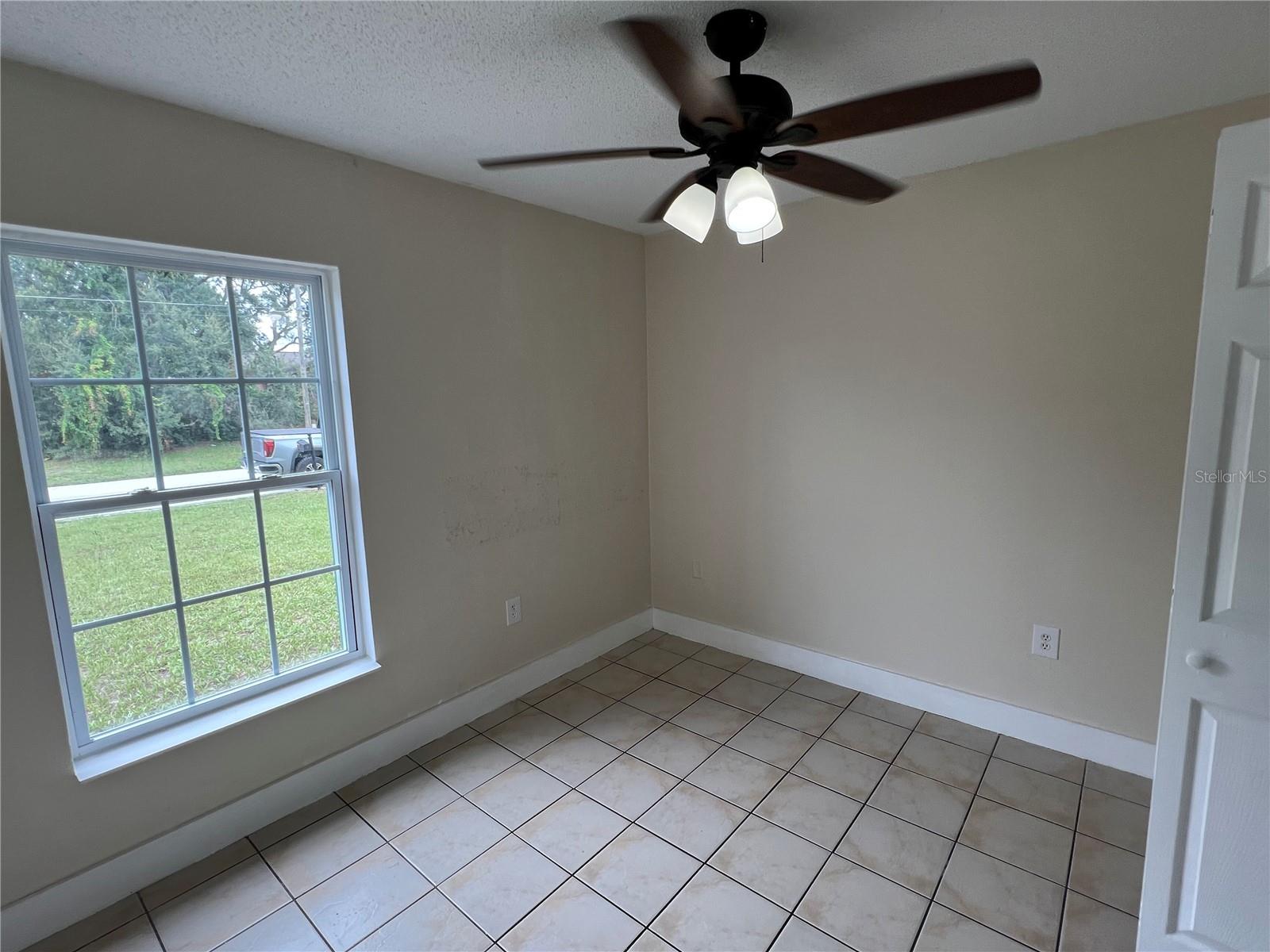 6 E Thrush St Property Photo 20