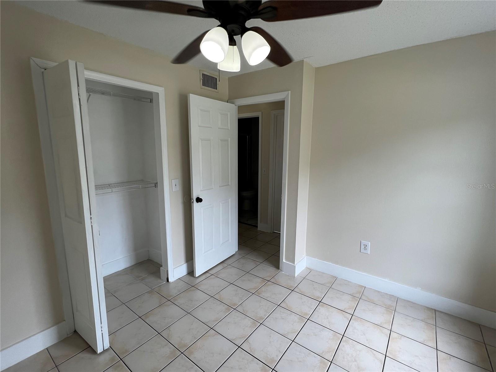 6 E Thrush St Property Photo 21