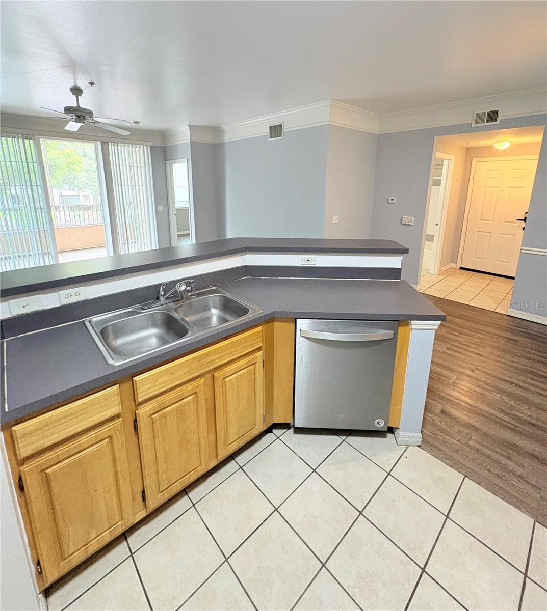 6412 Queens Borough Ave #207 Property Photo 9