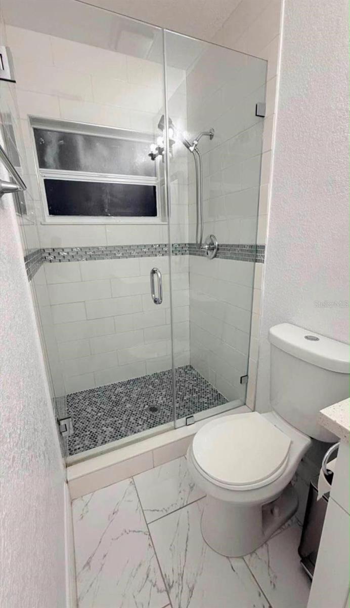 6504 N Packwood Ave Property Photo 4