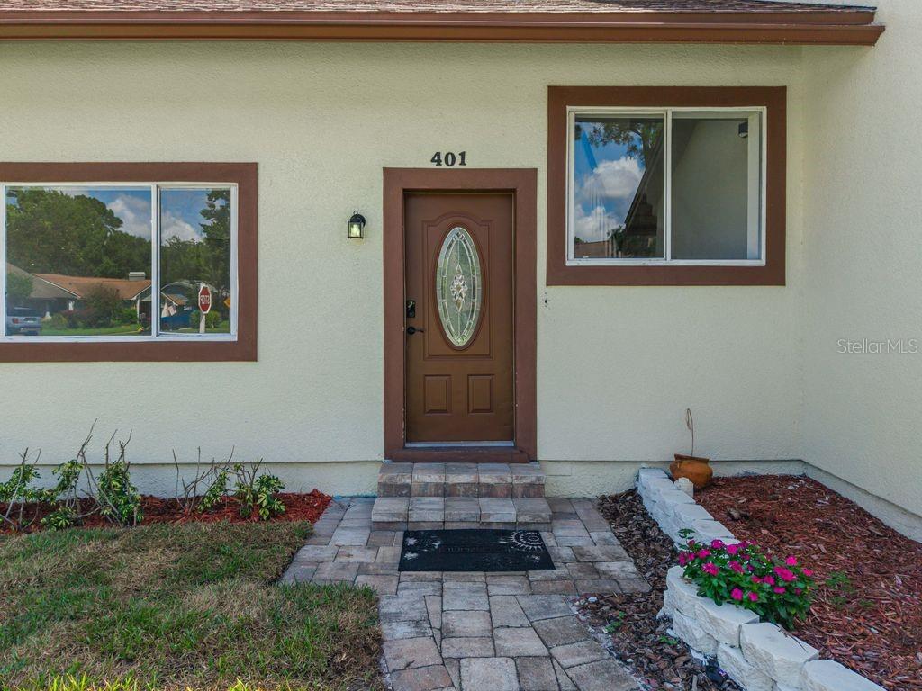 401 Woodview Dr Property Photo 6