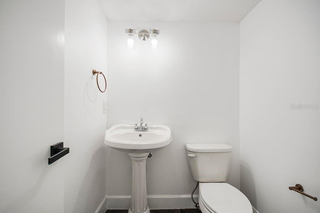 401 Woodview Dr Property Photo 27