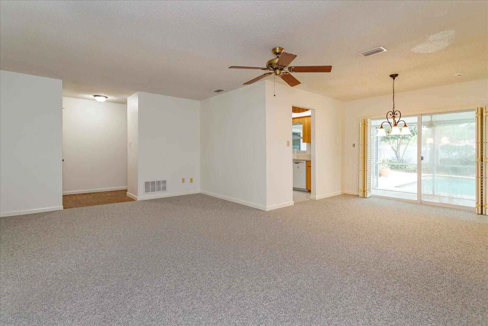 O6429573 Property Photo 2