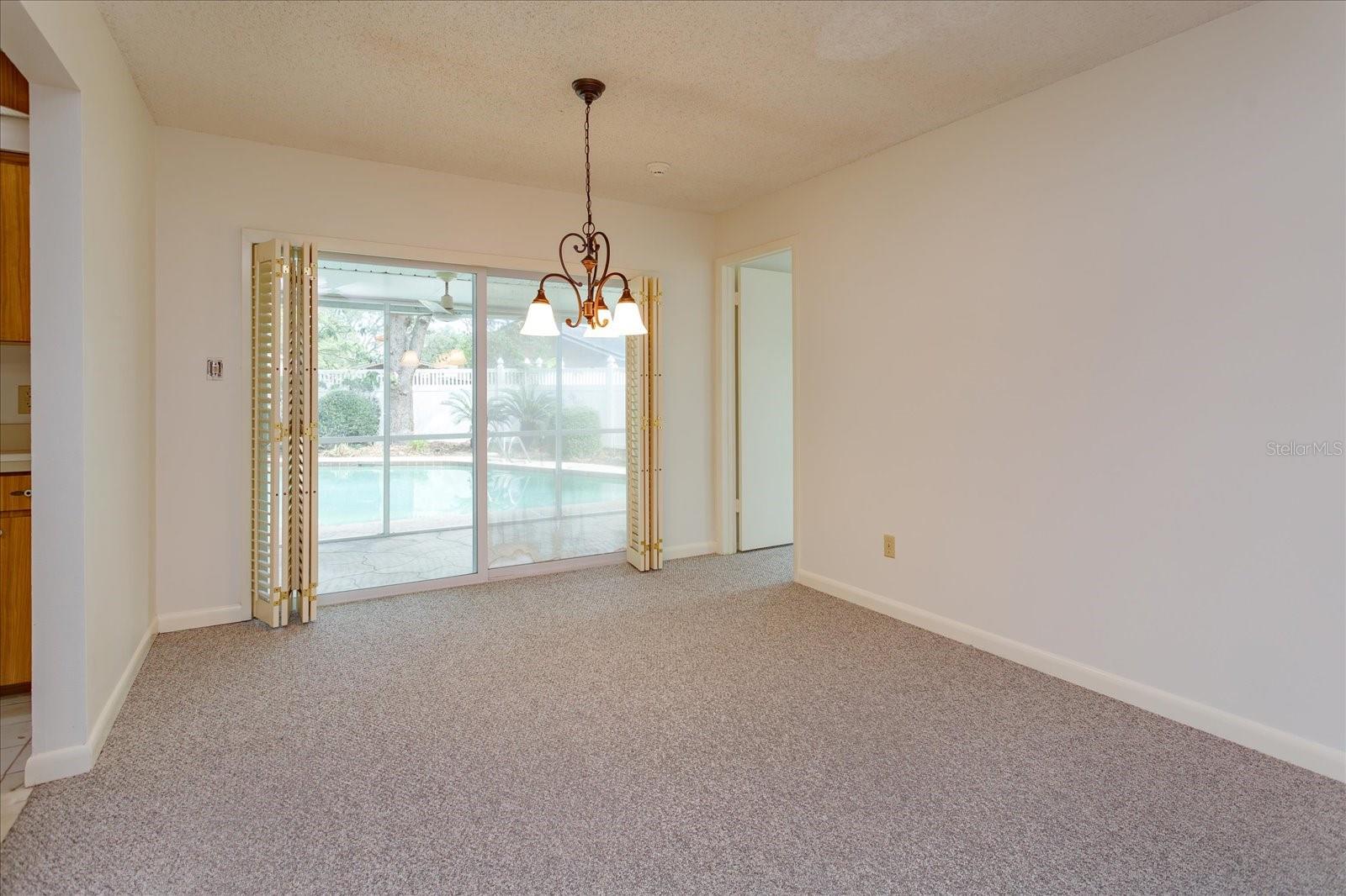 O6429573 Property Photo 5