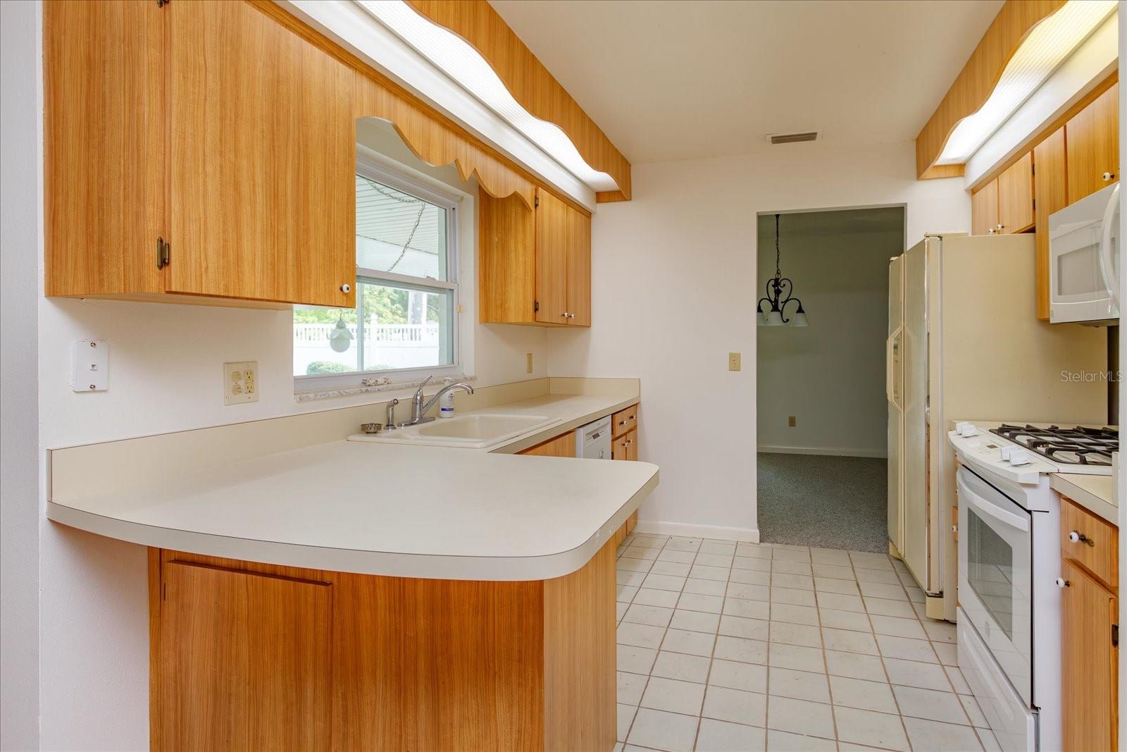 O6429573 Property Photo 8