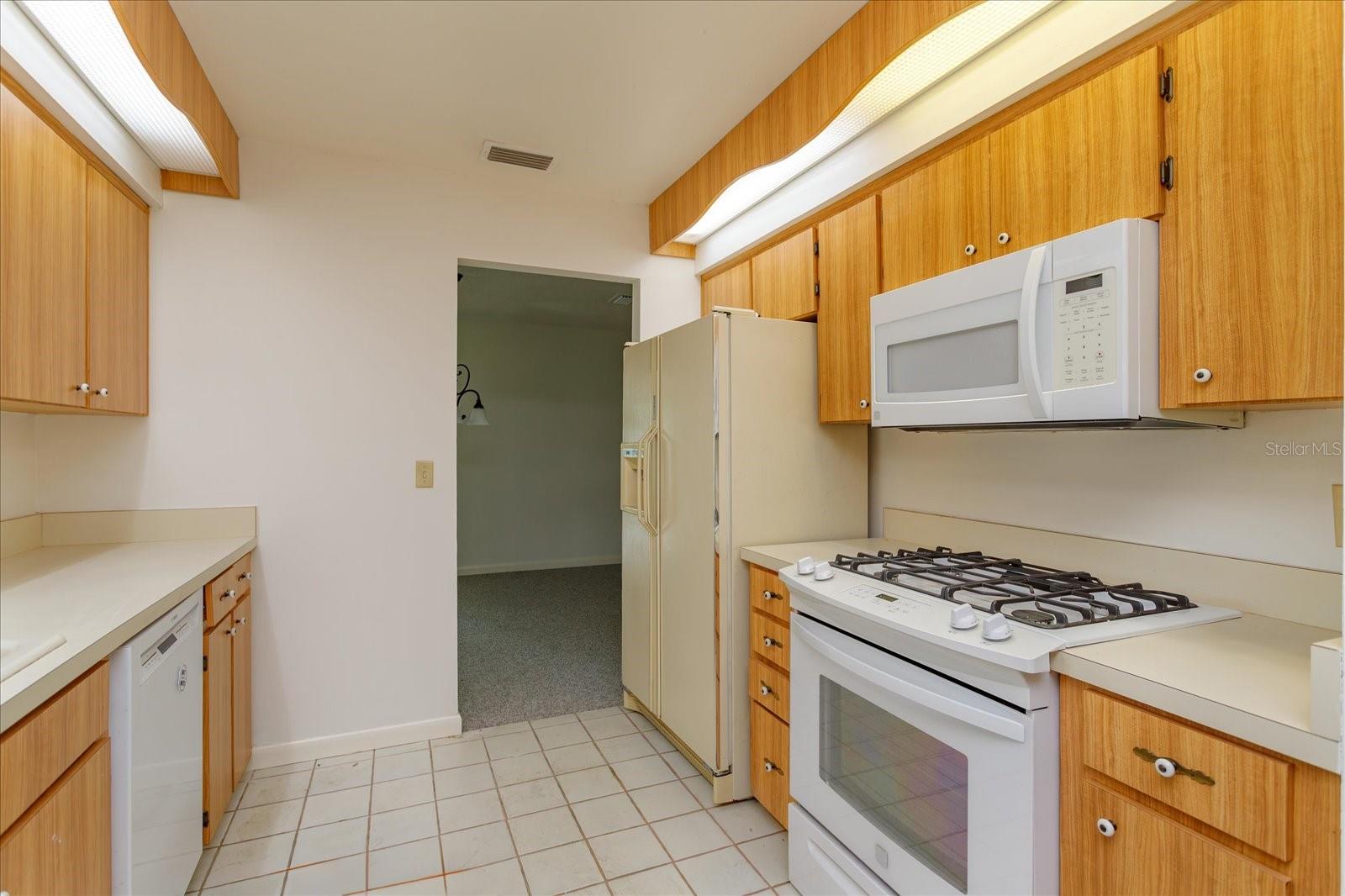 O6429573 Property Photo 9