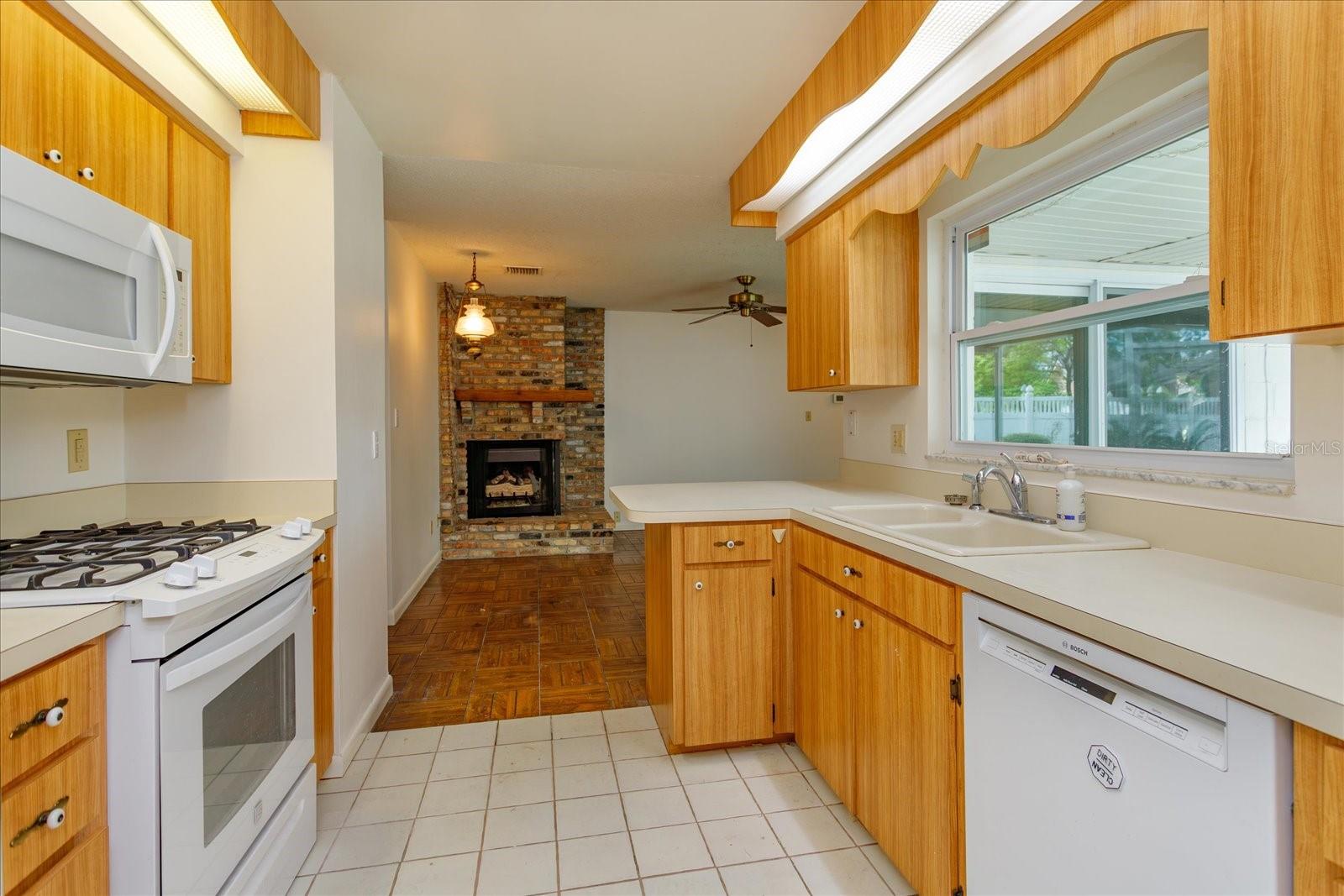 O6429573 Property Photo 10