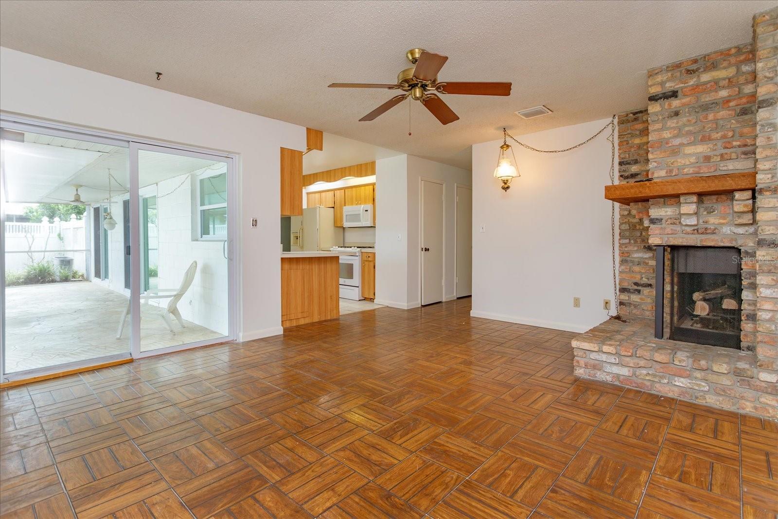 O6429573 Property Photo 11