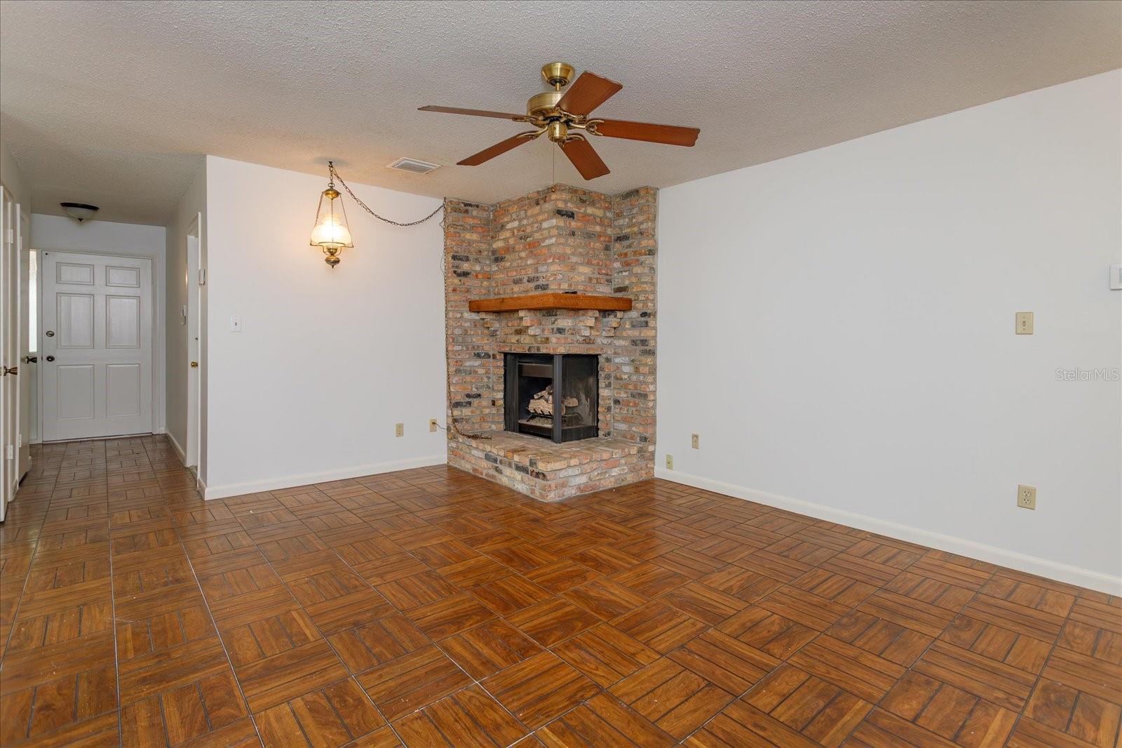 O6429573 Property Photo 12