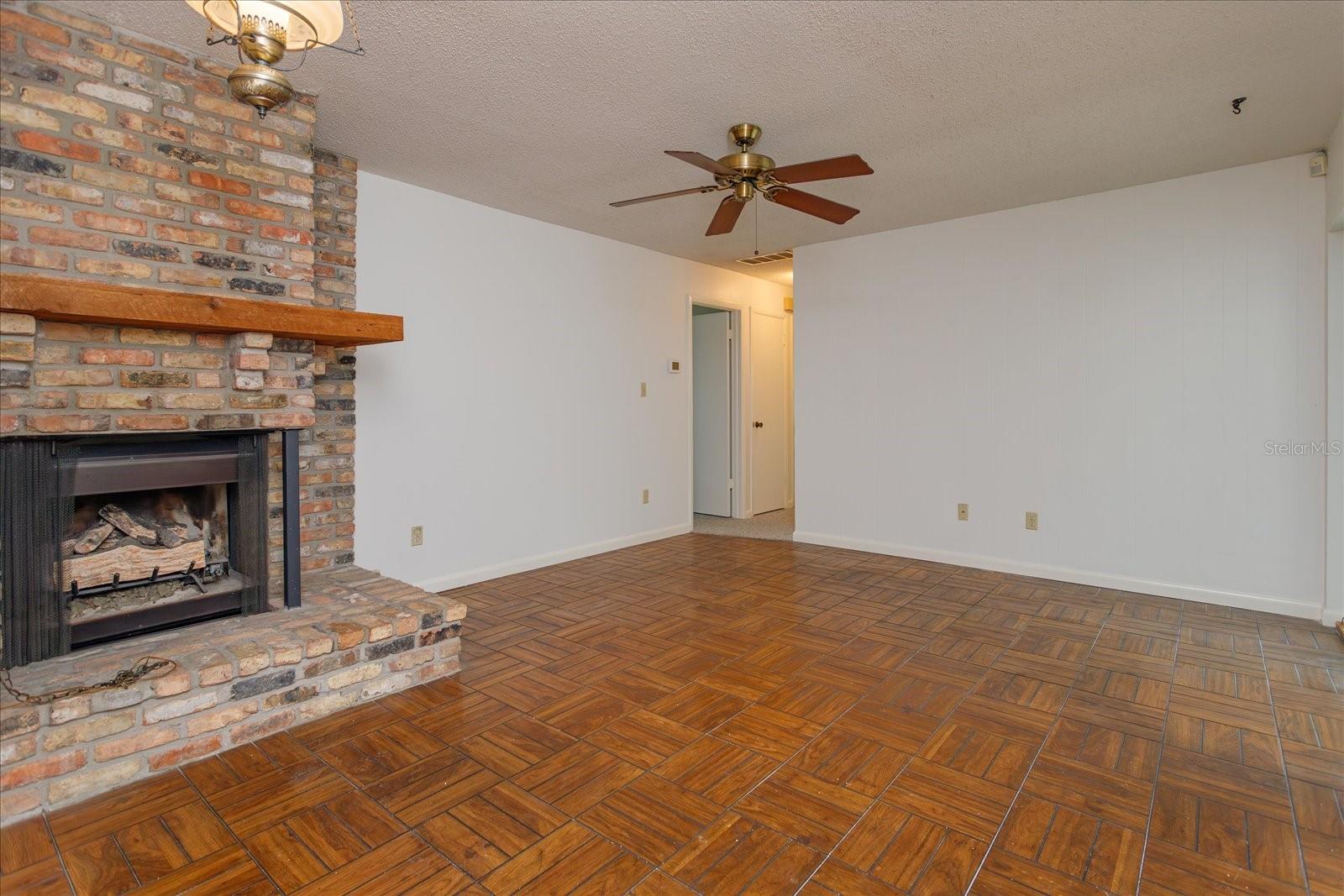 O6429573 Property Photo 13