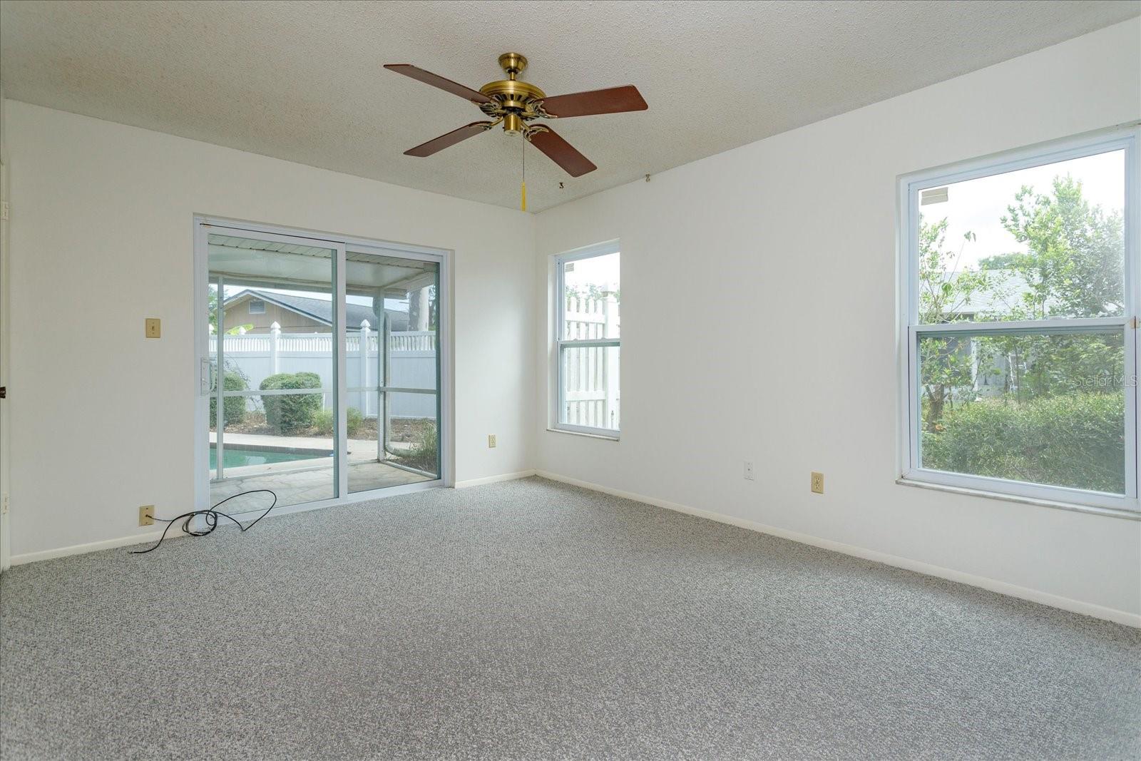 O6429573 Property Photo 14