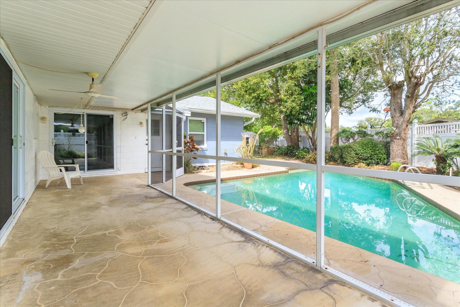 O6429573 Property Photo 22