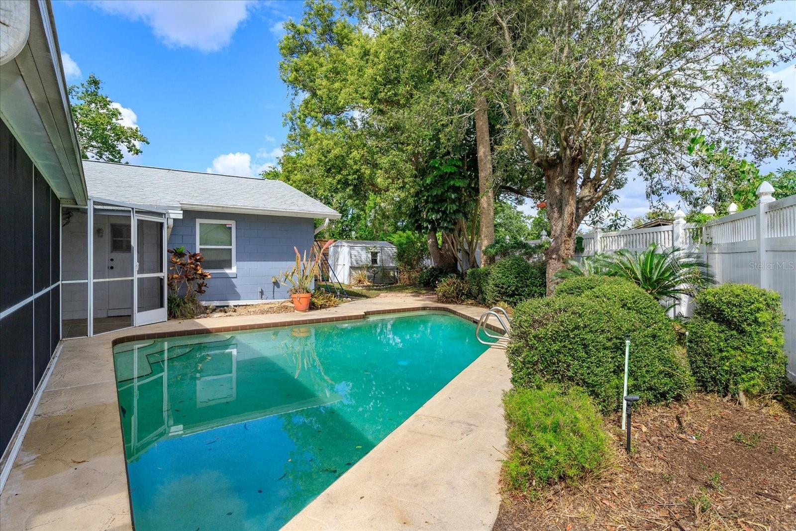 O6429573 Property Photo 23