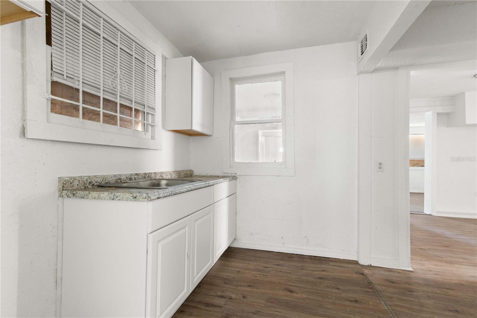 1651 W 34 St Property Photo 22