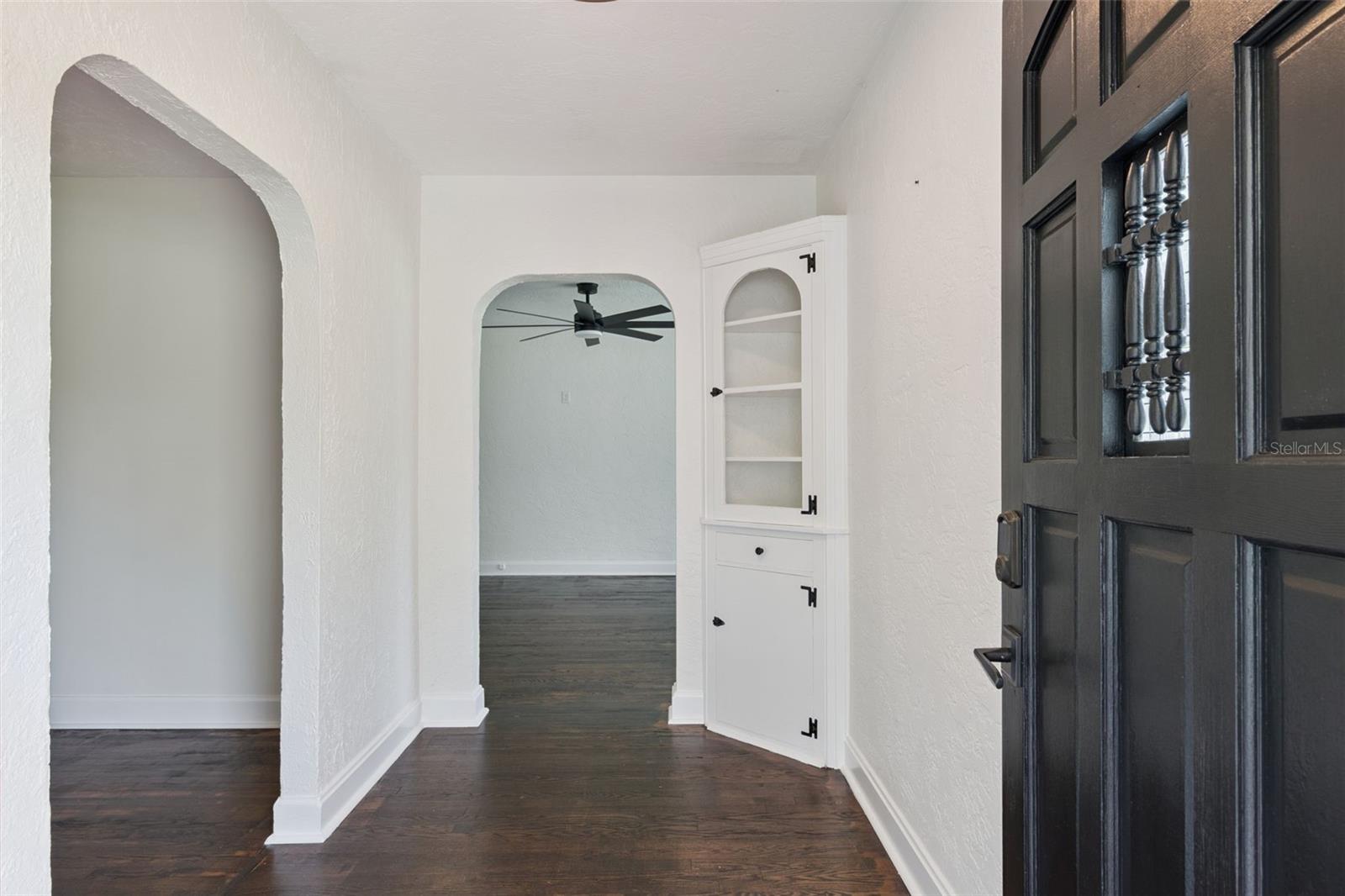 207 S Summerlin Ave Property Photo 3