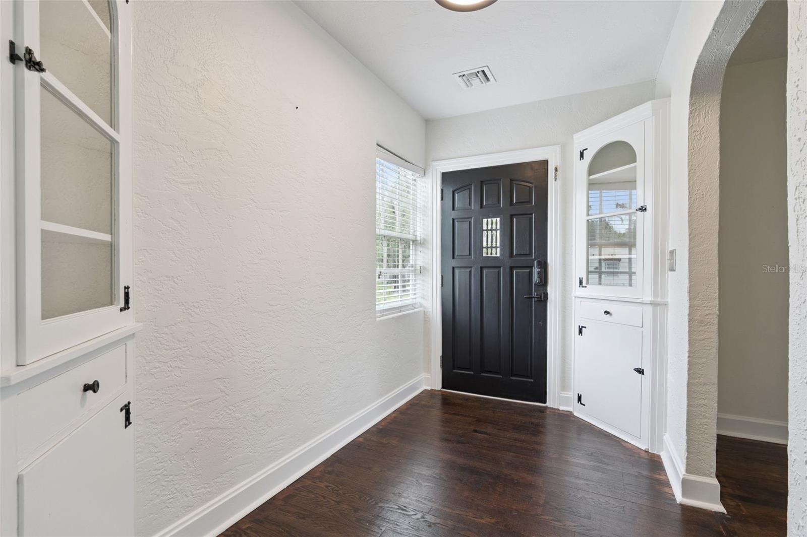 207 S Summerlin Ave Property Photo 4