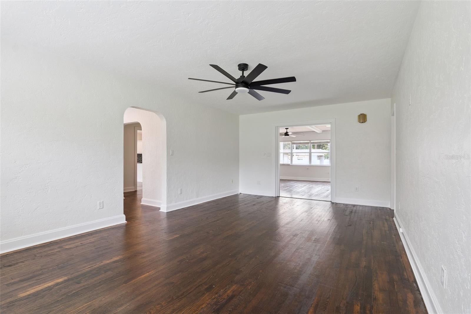 207 S Summerlin Ave Property Photo 6