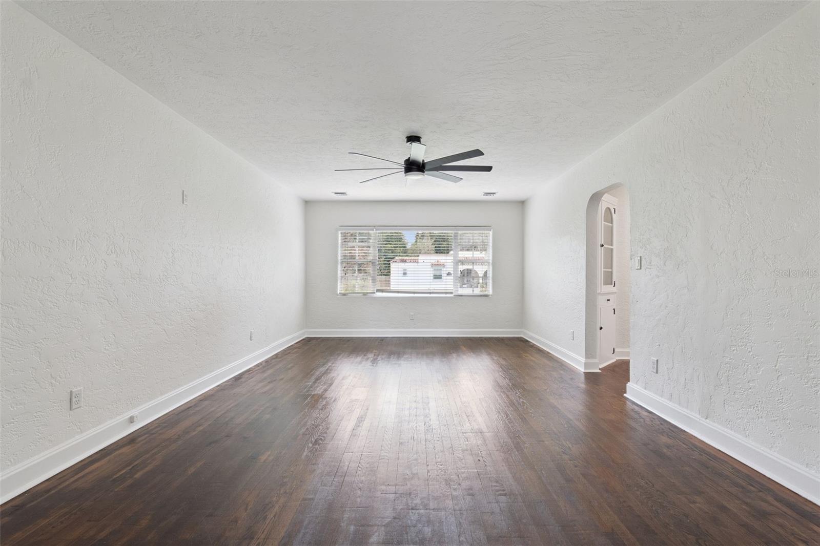 207 S Summerlin Ave Property Photo 7