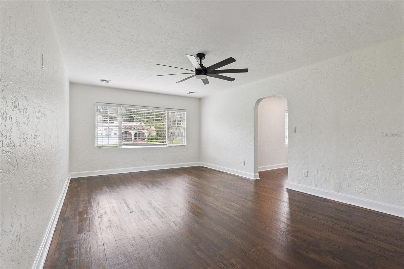 207 S Summerlin Ave Property Photo 8
