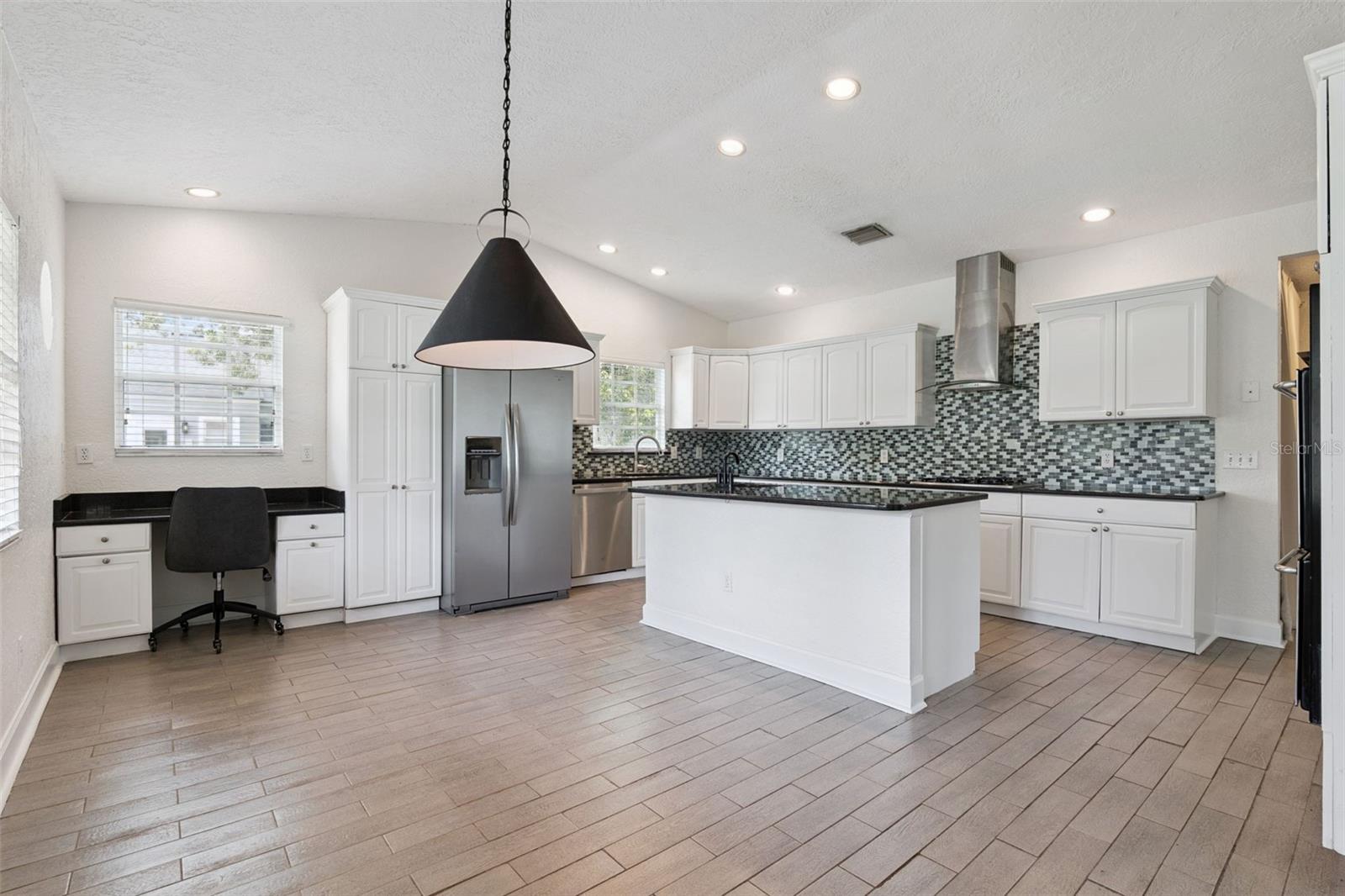 207 S Summerlin Ave Property Photo 10