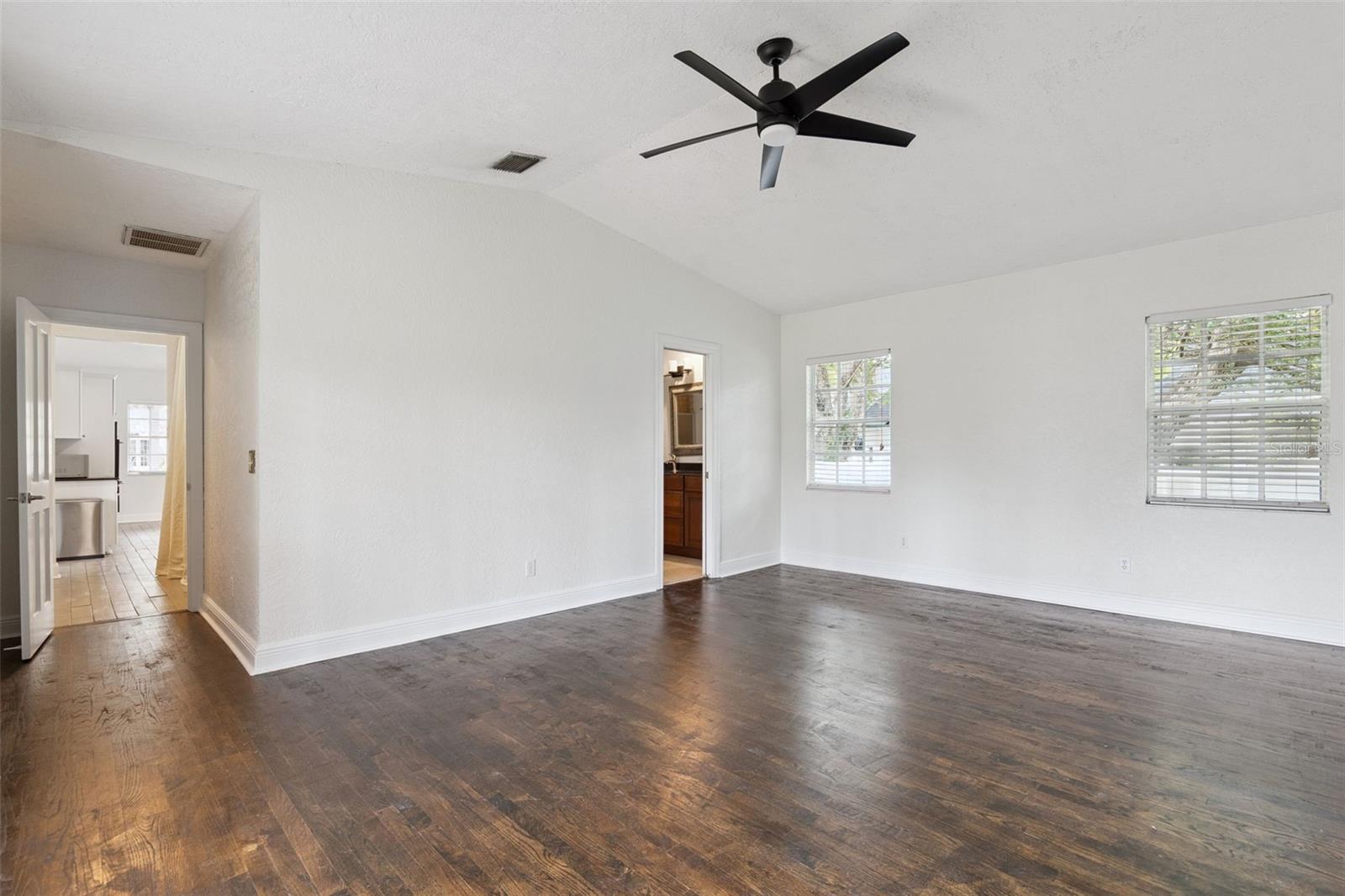 207 S Summerlin Ave Property Photo 14