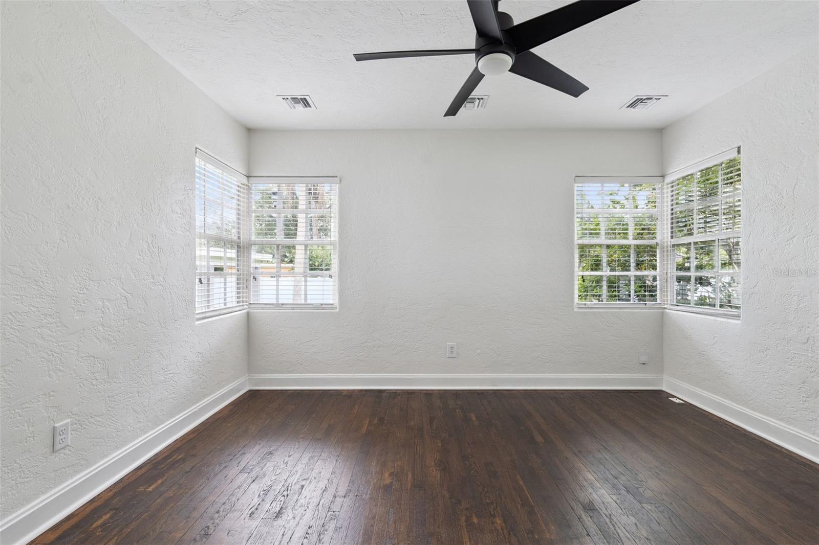 207 S Summerlin Ave Property Photo 17