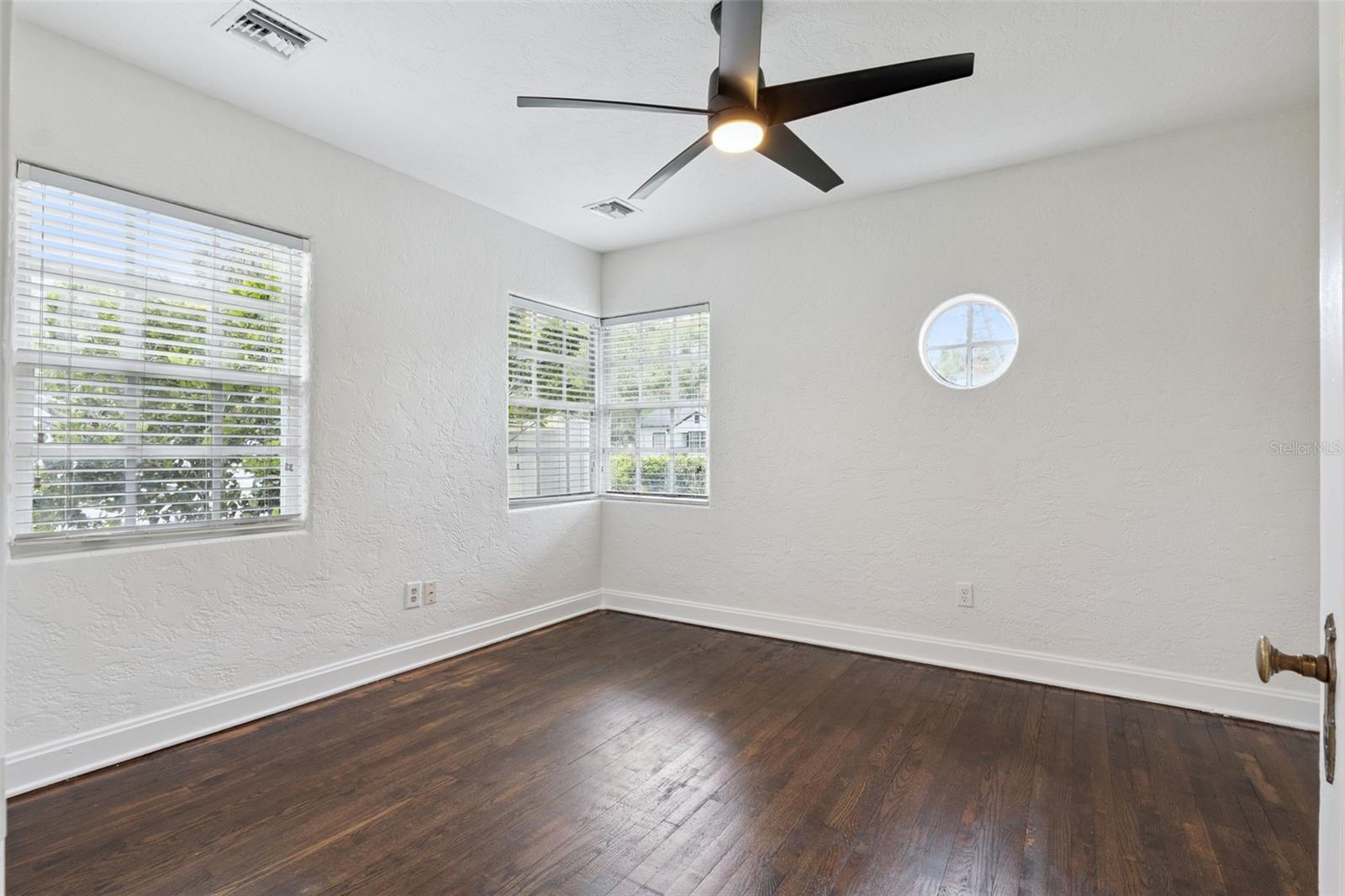 207 S Summerlin Ave Property Photo 19