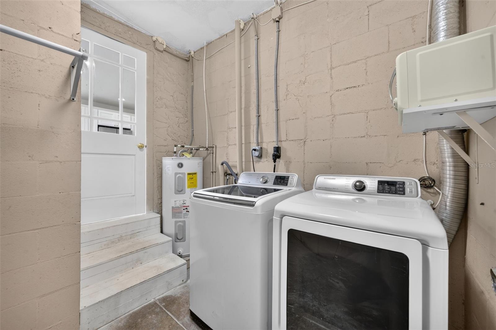 317 W King St Property Photo 30