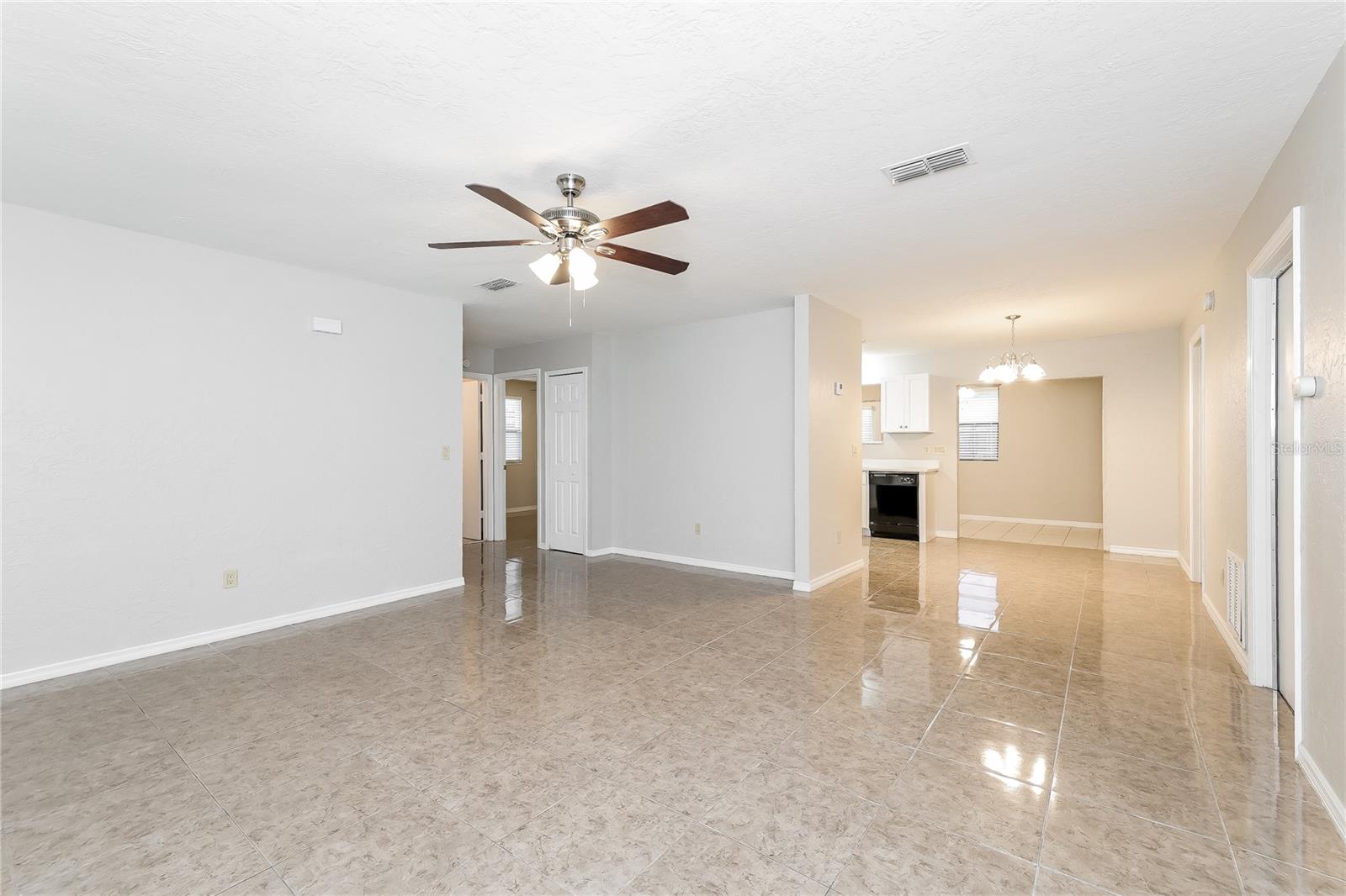 O6429619 Property Photo 3