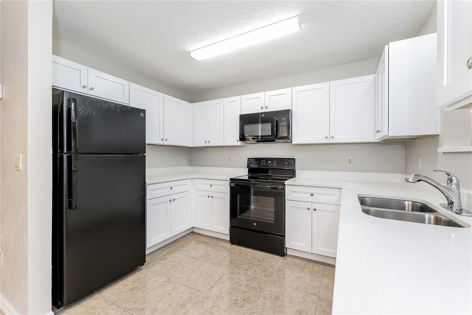 O6429619 Property Photo 5