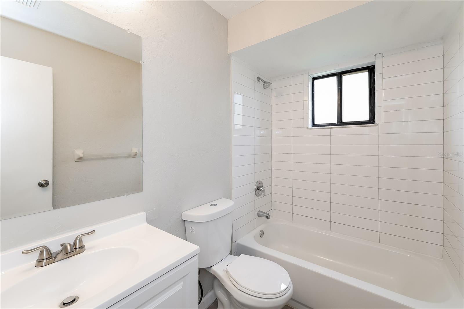 O6429619 Property Photo 13