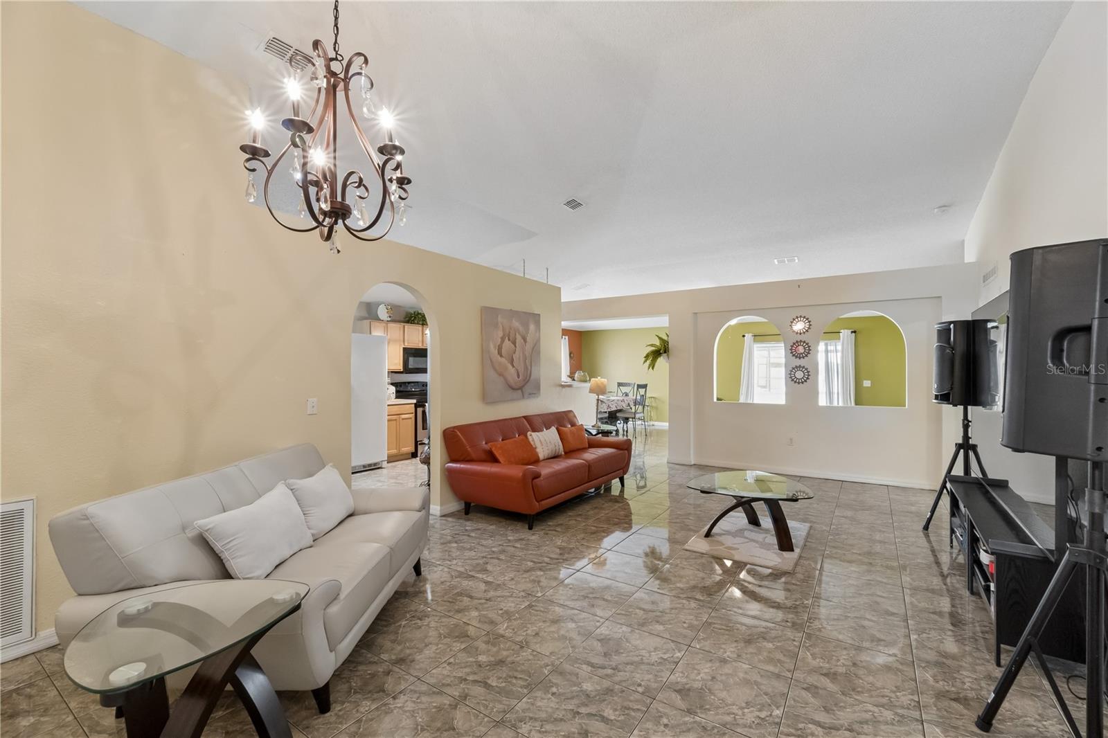 10354 Laxton St Property Photo 4