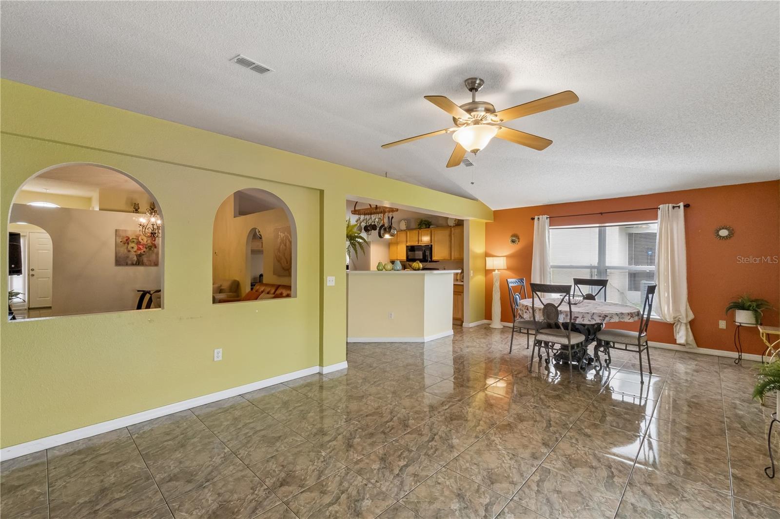 10354 Laxton St Property Photo 6