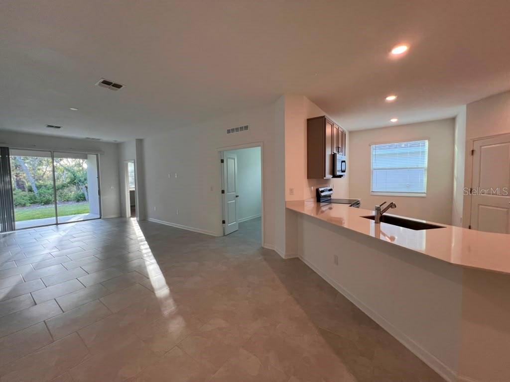 O6429648 Property Photo 6