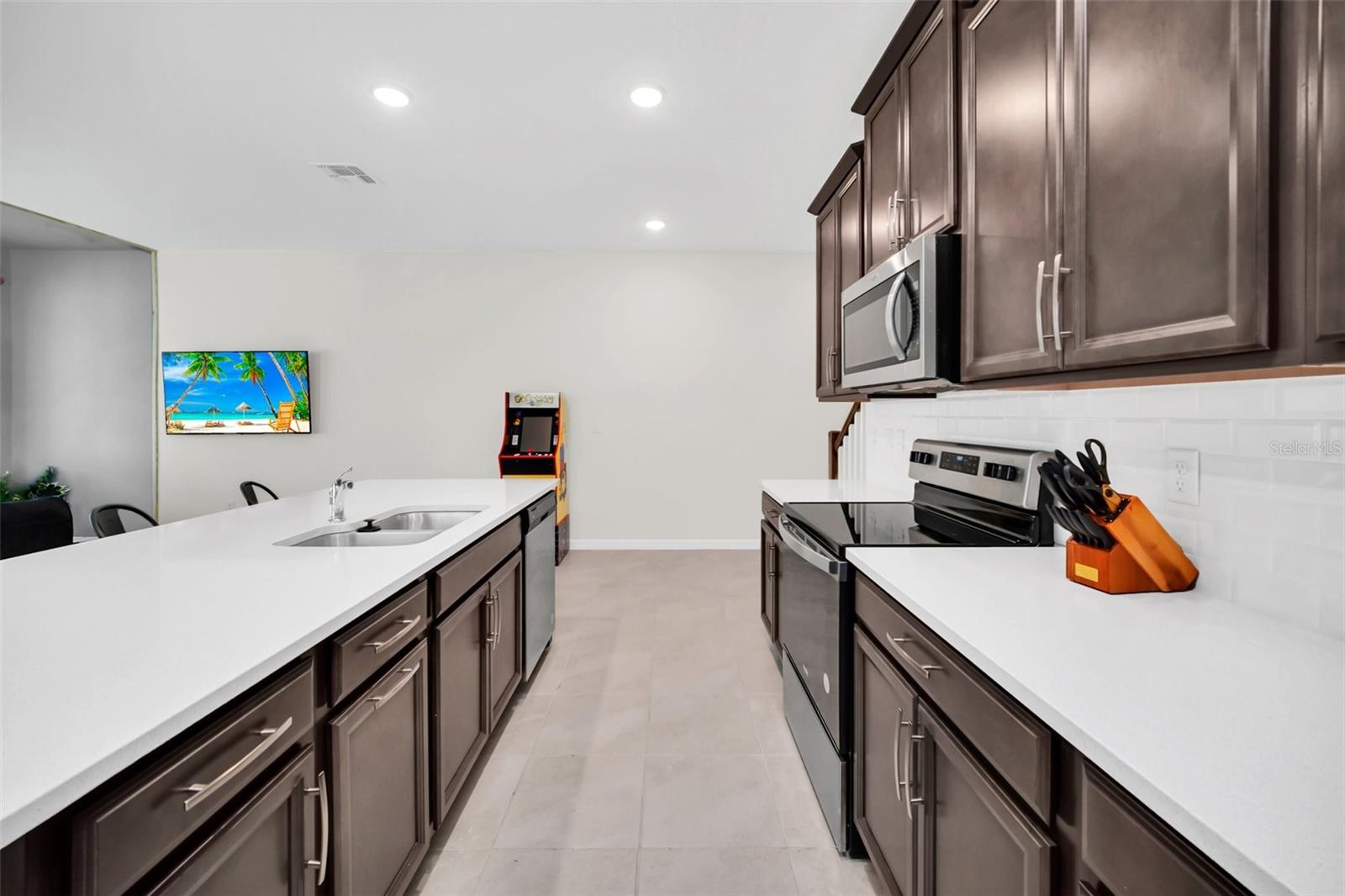 1672 Tropical Palms Cir Property Photo 10