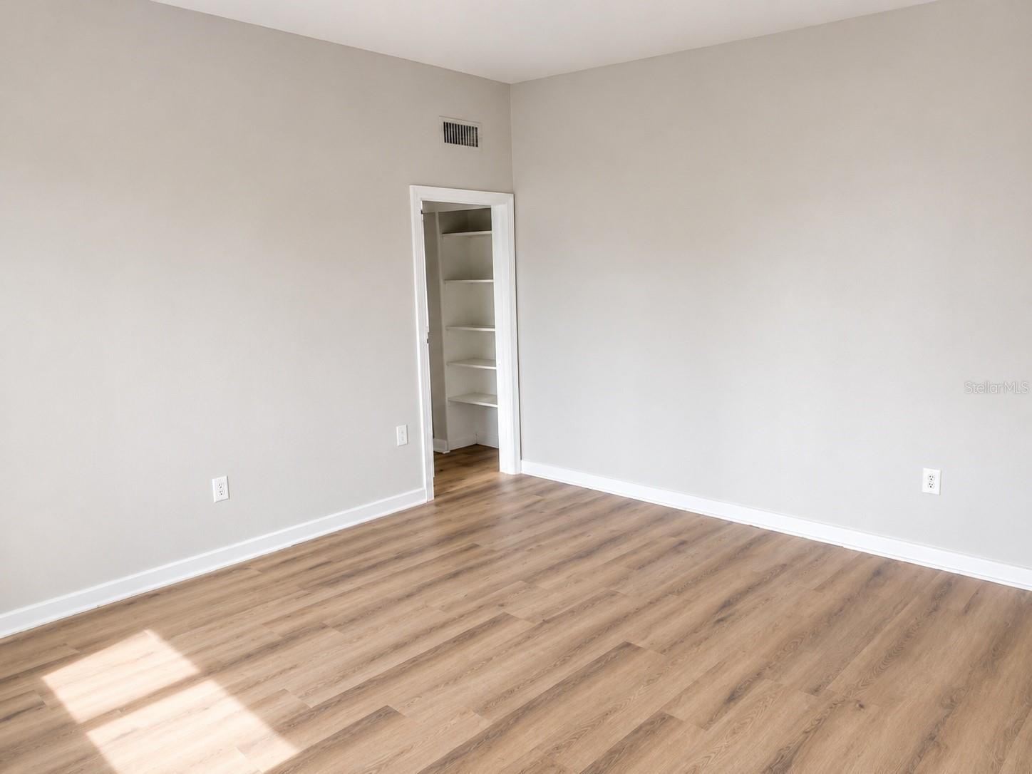 714 Governors Ave Property Photo 3