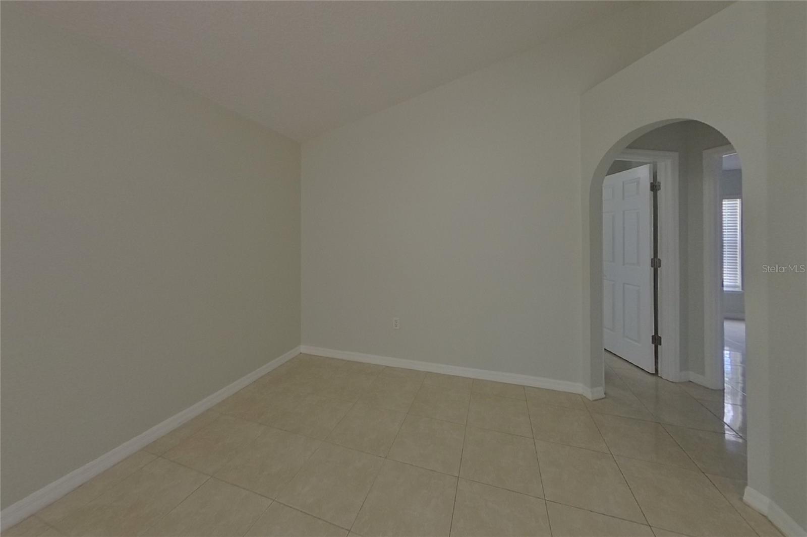O6429712 Property Photo 2