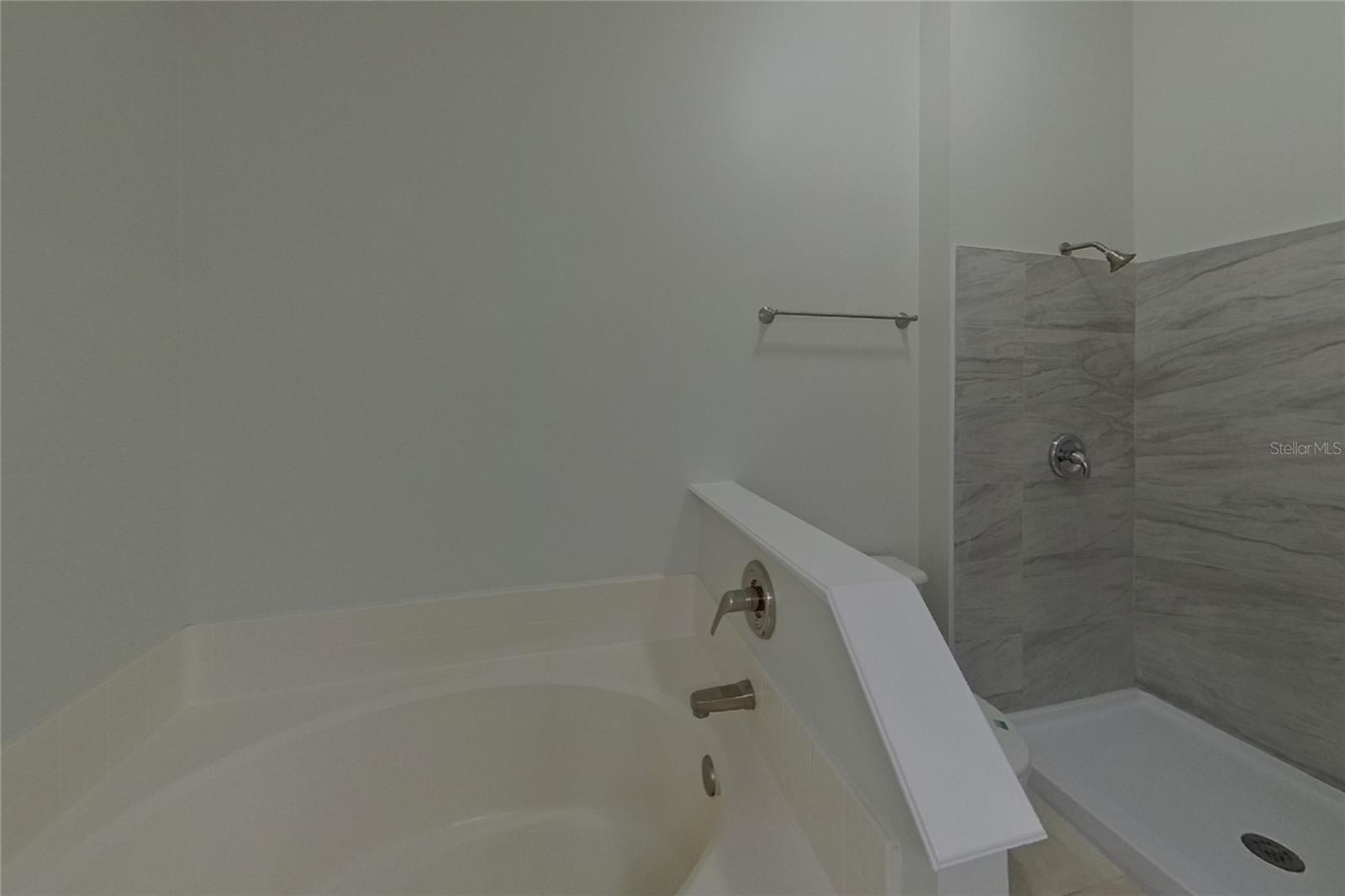 O6429712 Property Photo 12
