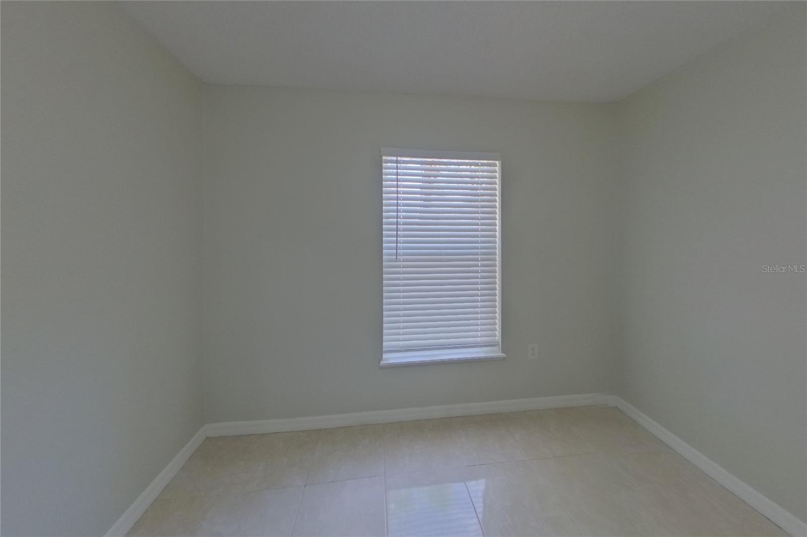 O6429712 Property Photo 15