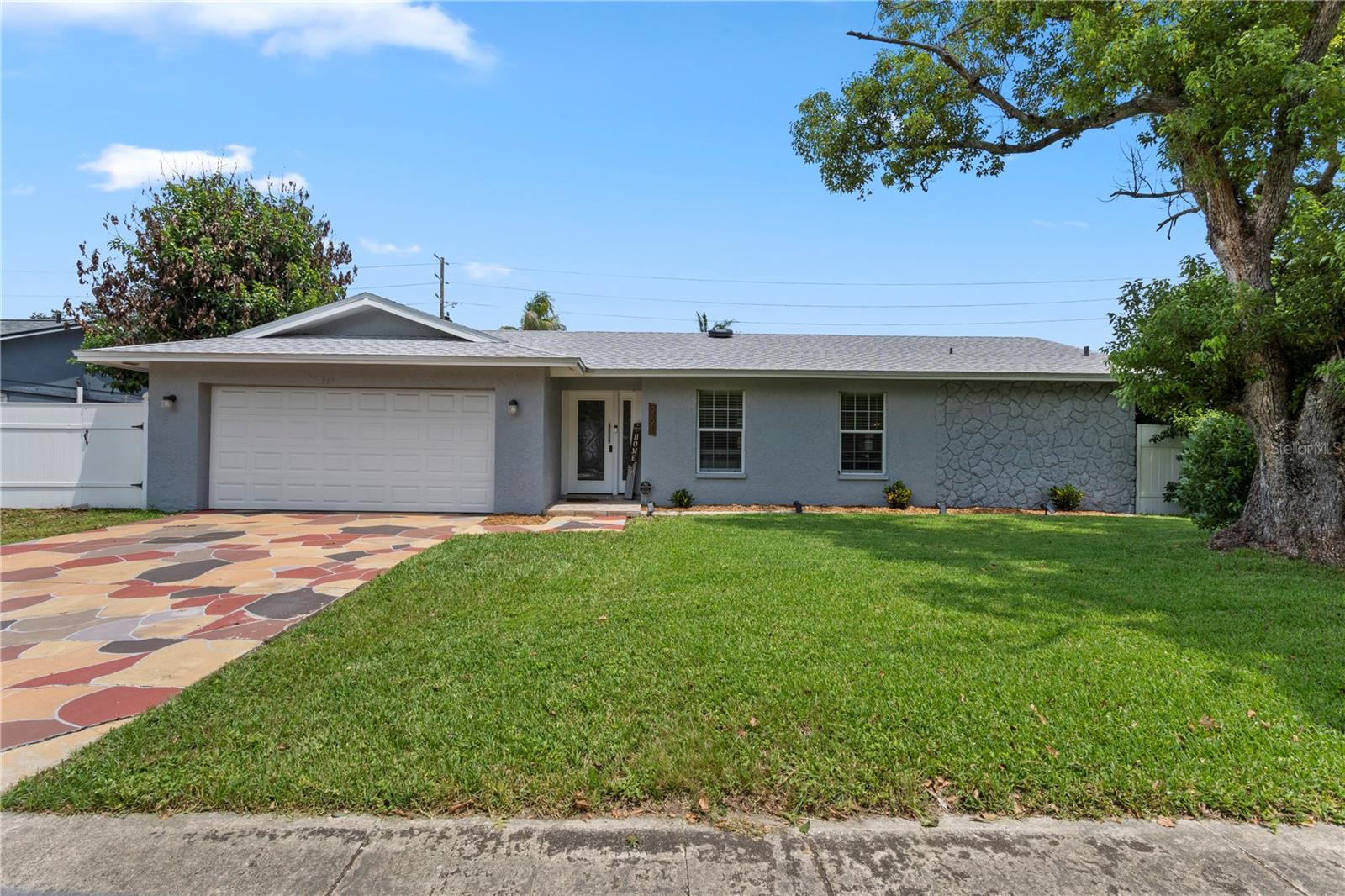961 APPLE LN