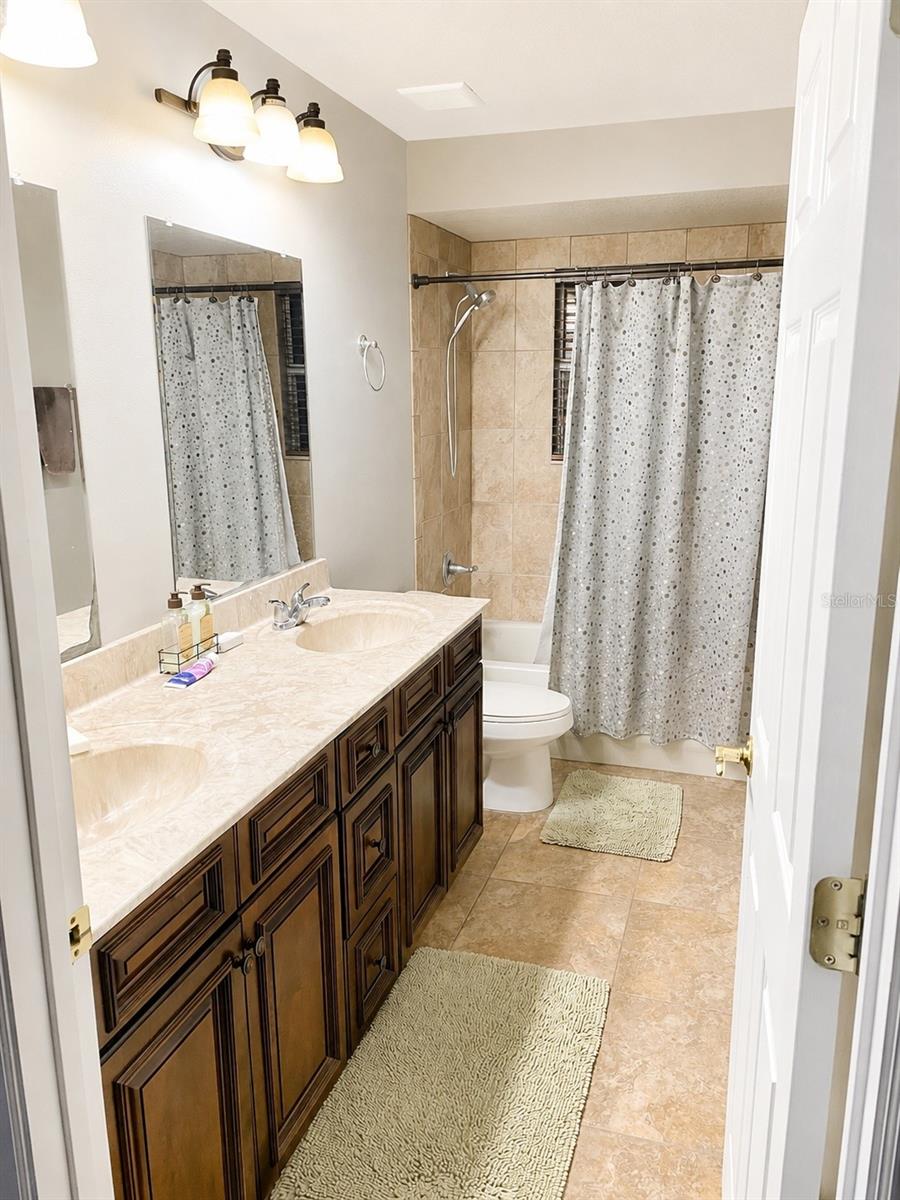 2927 Curving Oaks Way Property Photo 9