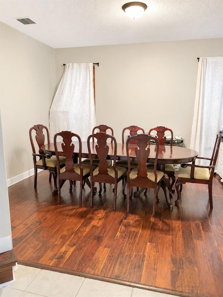 2927 Curving Oaks Way Property Photo 12