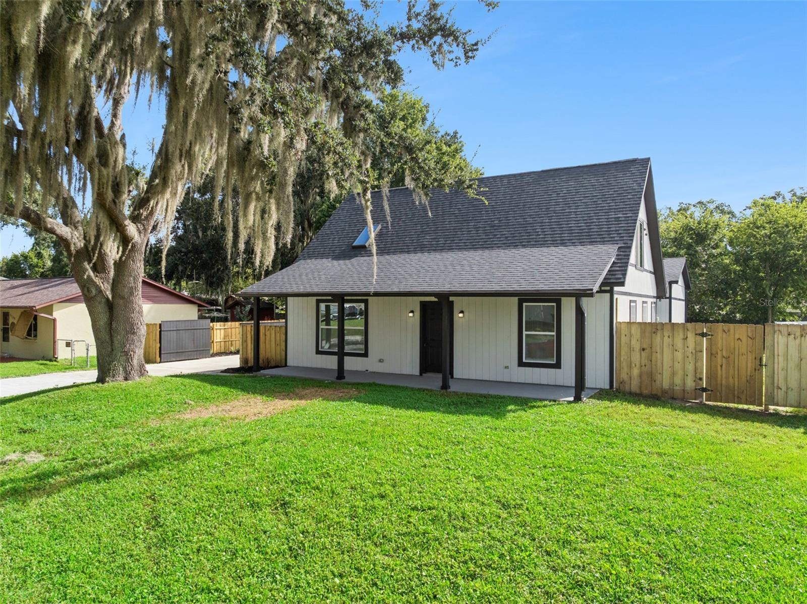 2713 Victory Palm Dr Property Photo 3