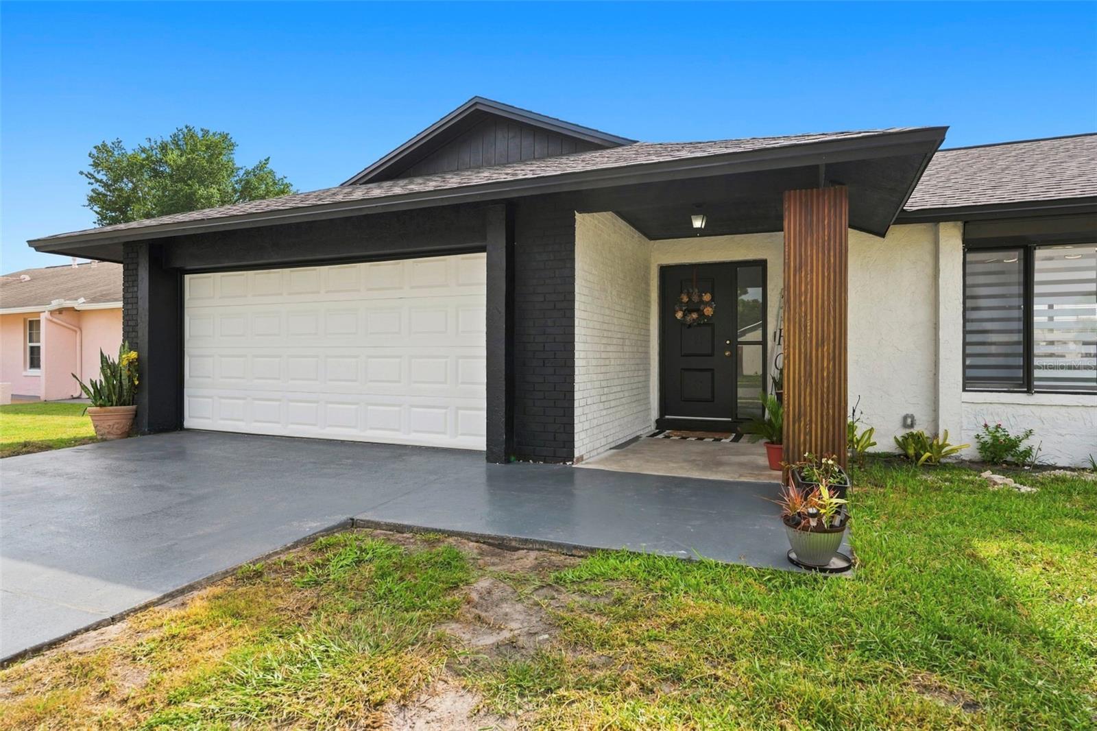 10500 Ramblewood Rd Property Photo 3