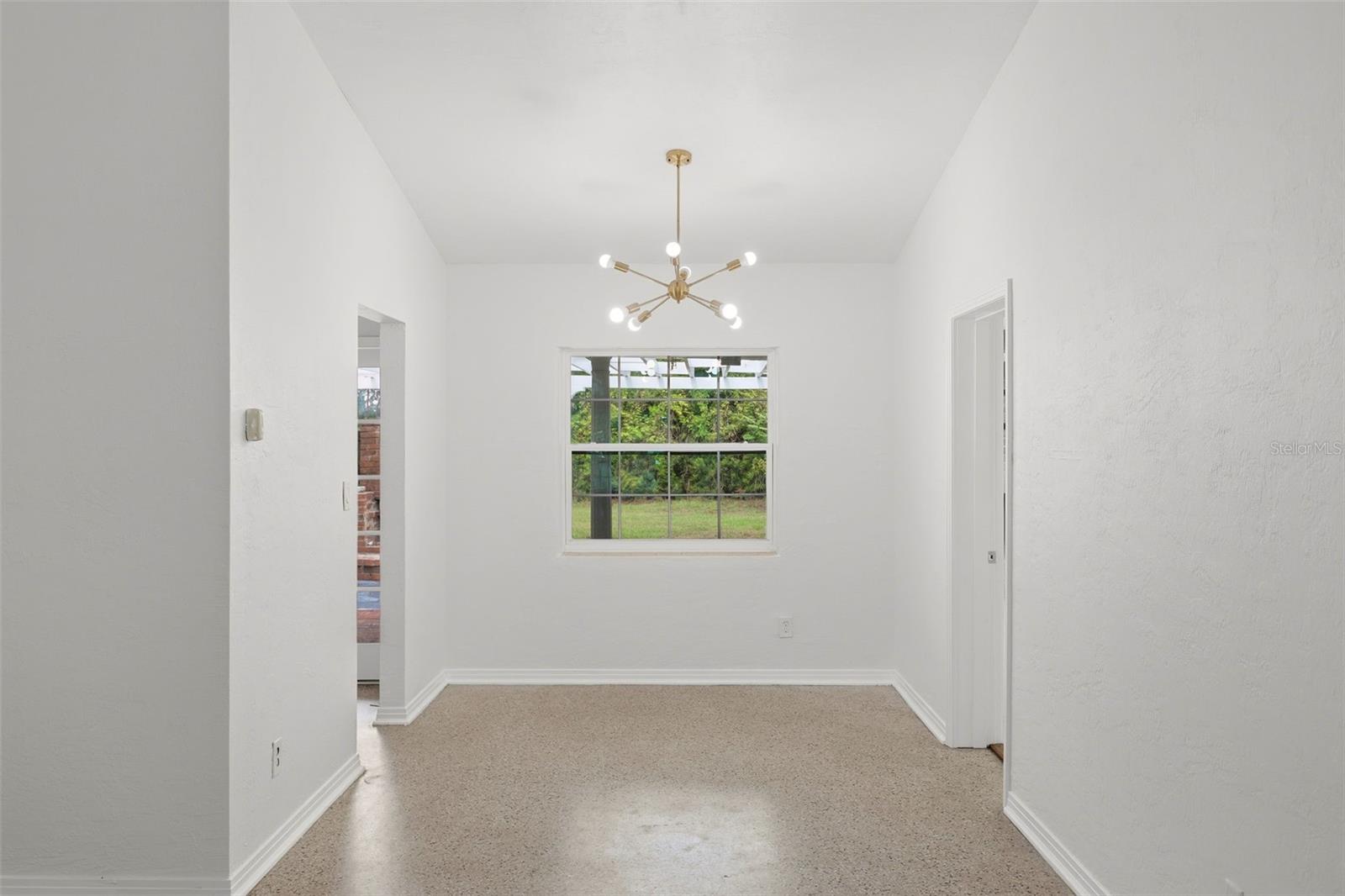 724 Braidwood Ln Property Photo 7