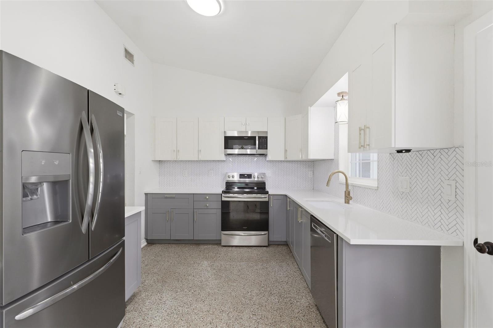 724 Braidwood Ln Property Photo 11