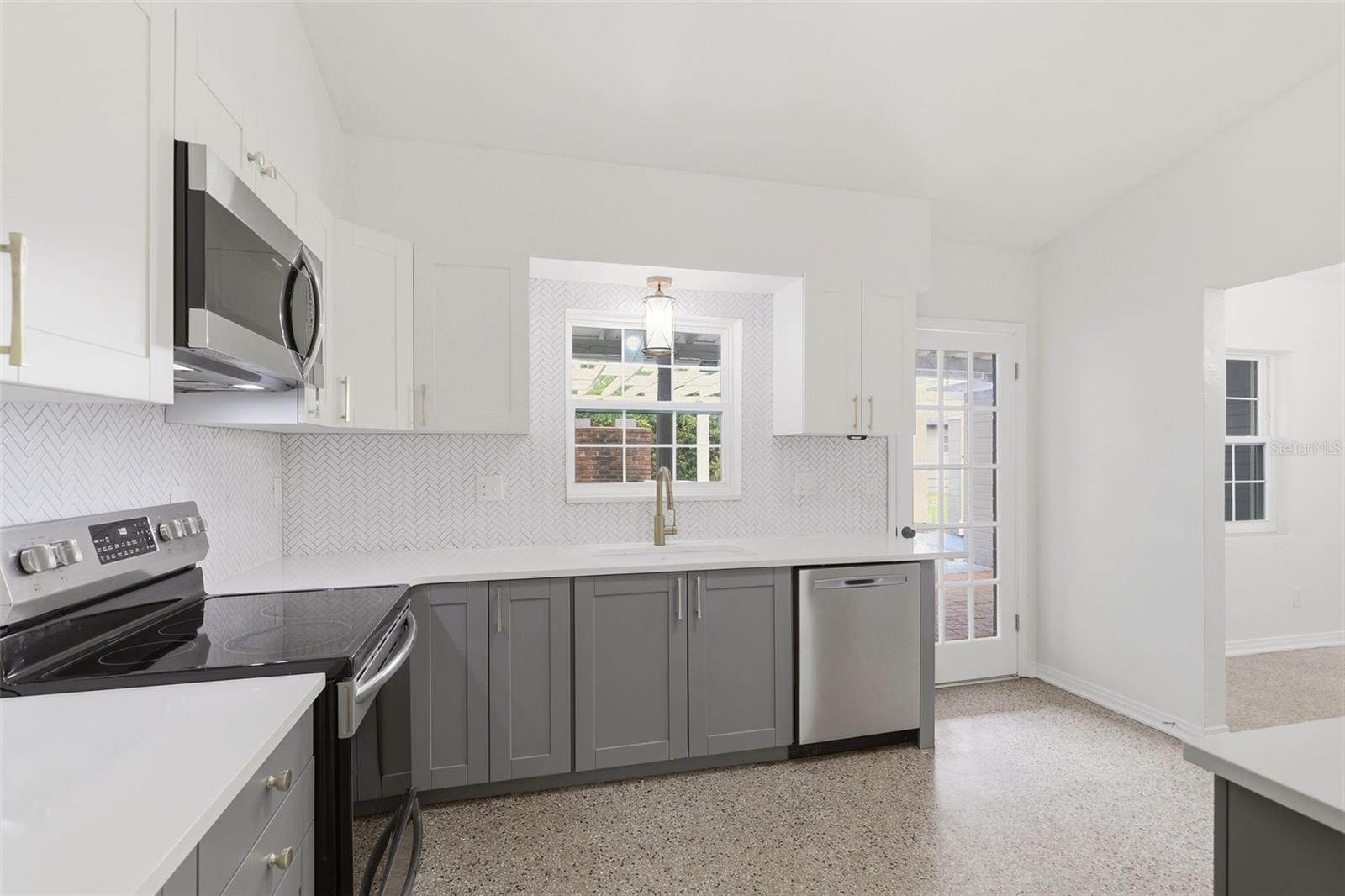 724 Braidwood Ln Property Photo 13
