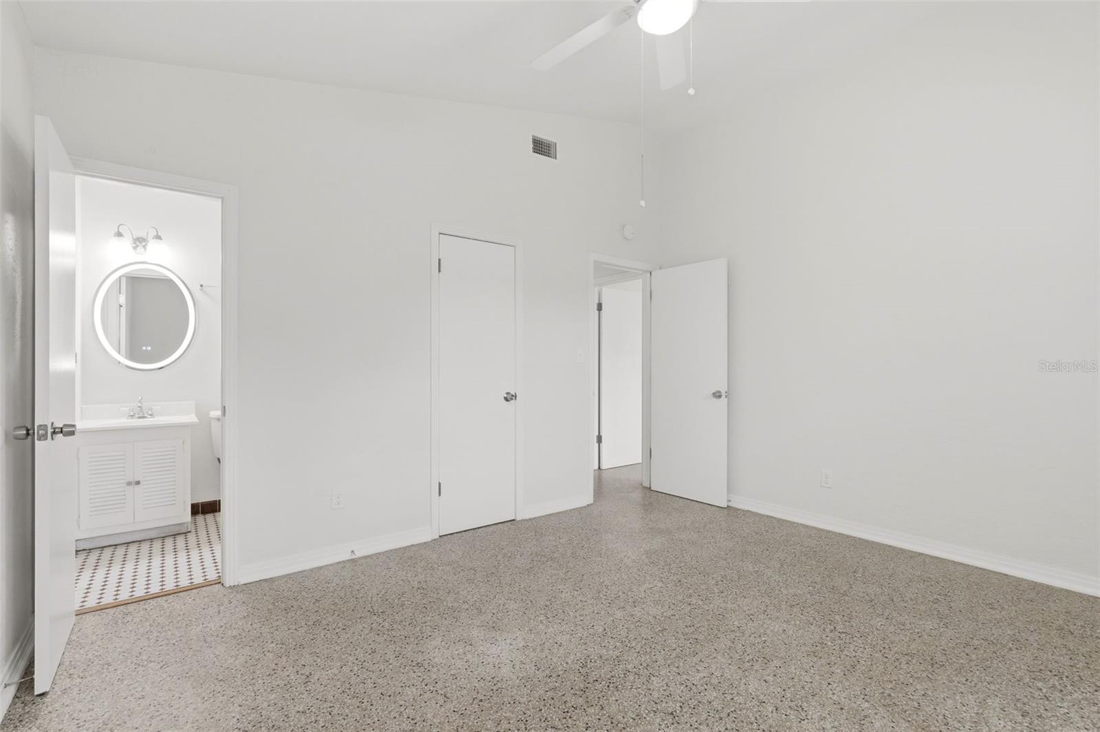 724 Braidwood Ln Property Photo 20