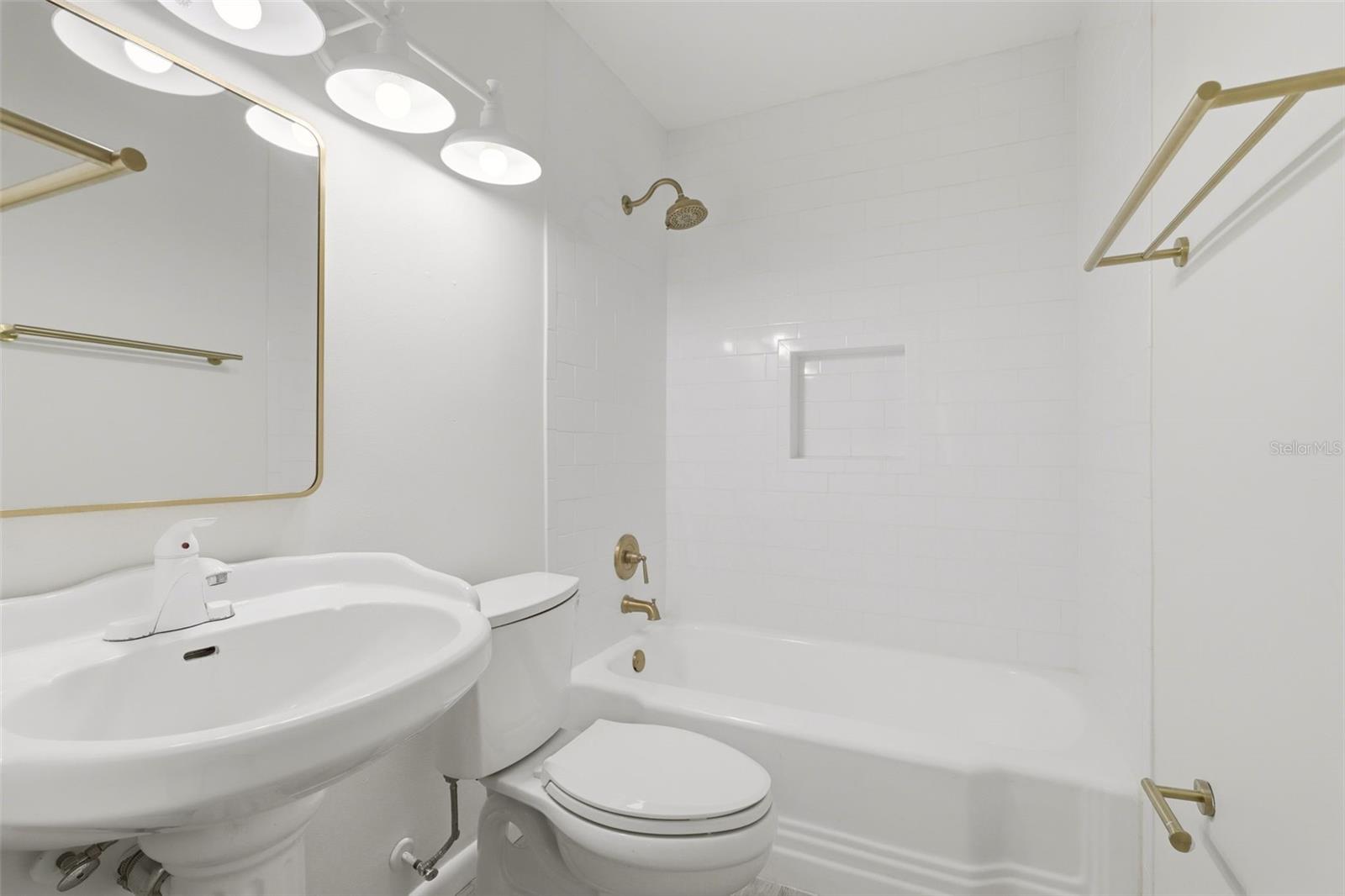 724 Braidwood Ln Property Photo 25