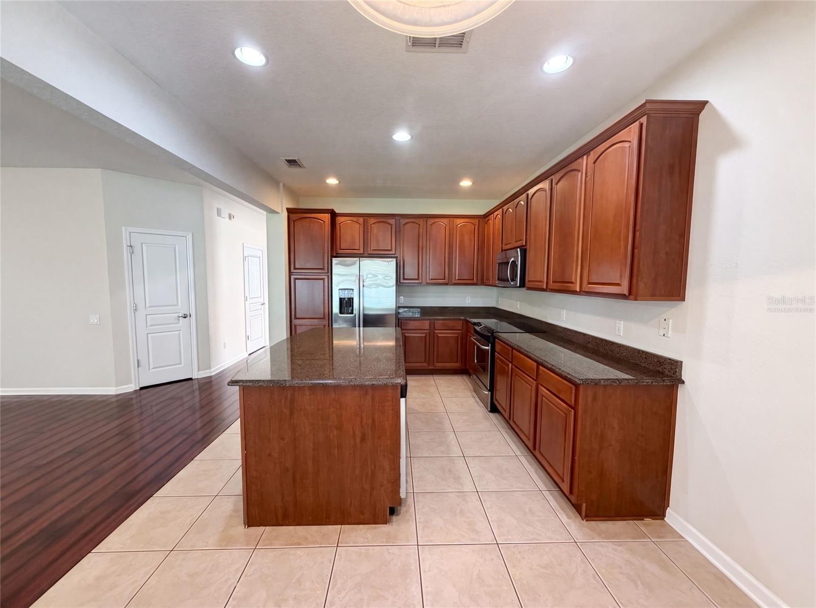 13228 Roskin Ln Property Photo 2
